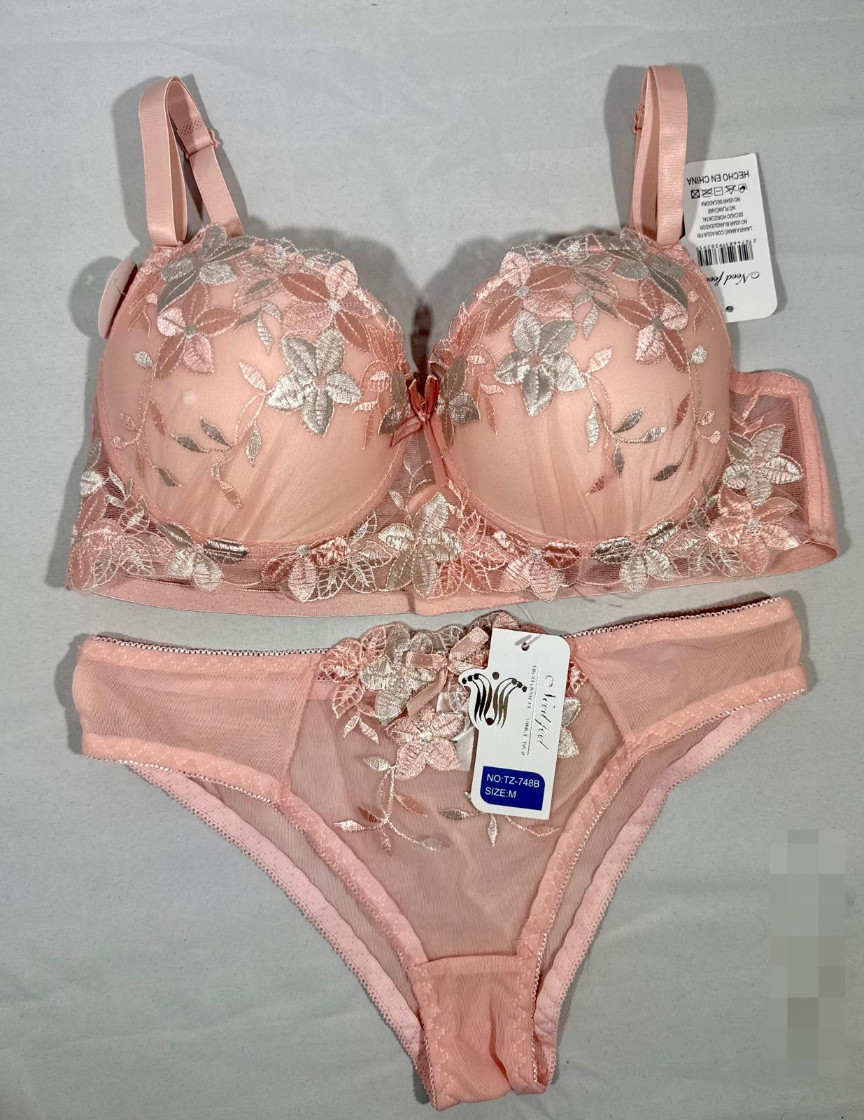 Conjunto Armado Con Push Up y Encaje