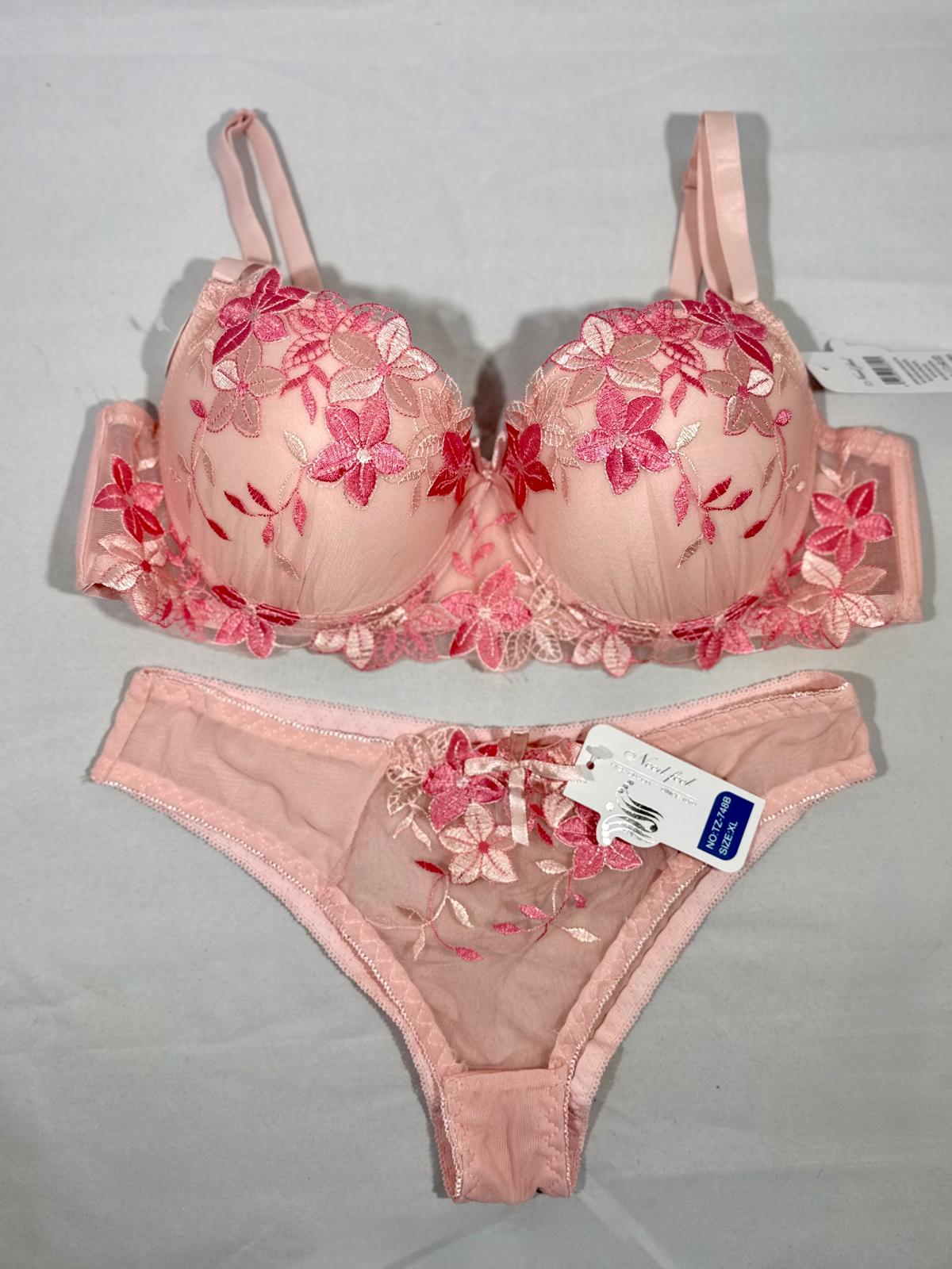 Conjunto Armado Con Push Up y Encaje